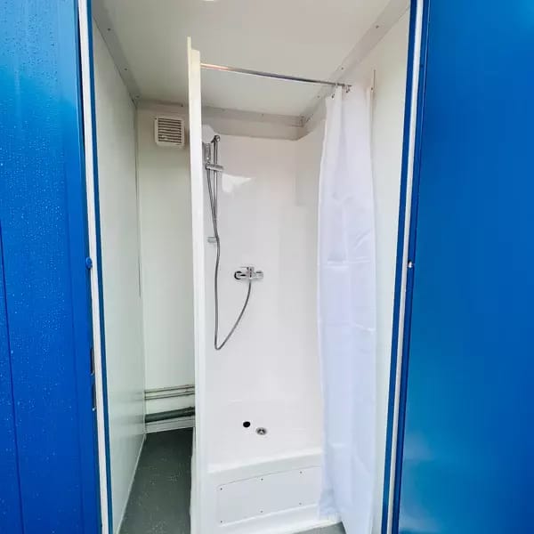 Sanitärcontainer 14 – WC + Dusche getrennt (2,44×1,5 m)