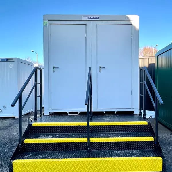 Toilettencontainer 8ft – hellgrau (750 kg)