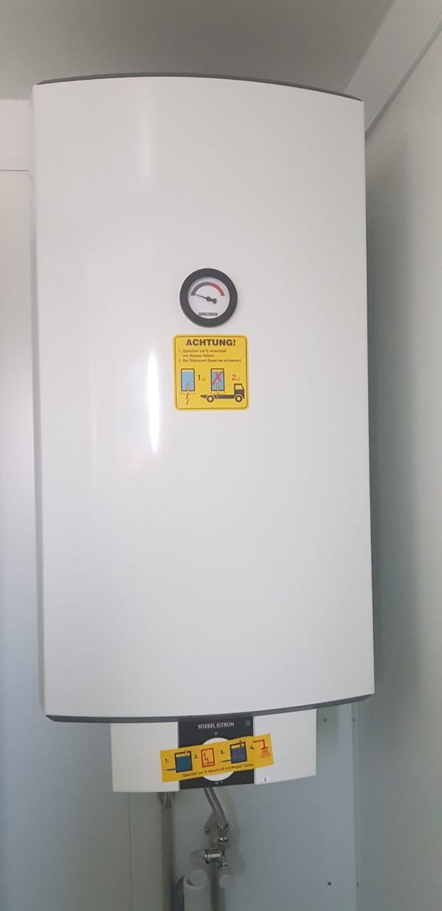 Sanitärcontainer 10ft – WC, Urinal, Dusche (7 m²)